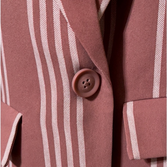 🆕🌼TORRID Boyfriend Blazer🌼 - Picture 10 of 16